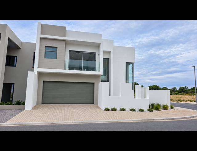 4 BEDROOM FREESTANDING FOR SALE IN SANDOWN